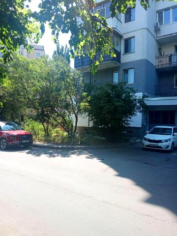 Небесної Сотні просп. (Маршала Жукова), 10/1