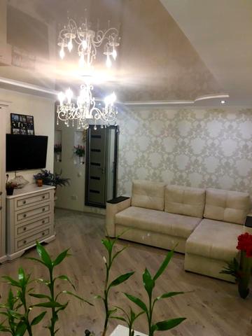 Двухкомнатная квартира. Рядом Юридическая Академия Сады Победы. До Аркадии 2 остановки