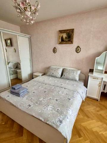 Трехкомнатная квартира на Печерске с видом на Родину-Мать