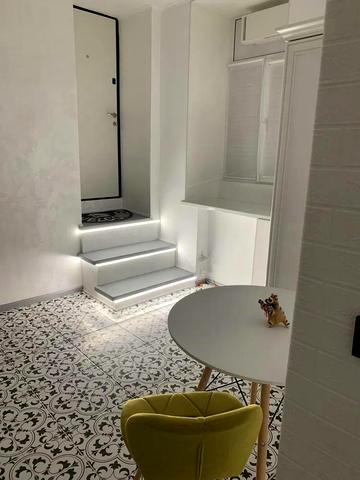 Хорватська вул., 16