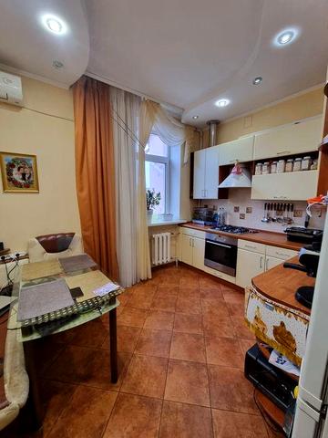 Зигіна, простора 3-х кімнатна квартира з автономним опаленням, меблями