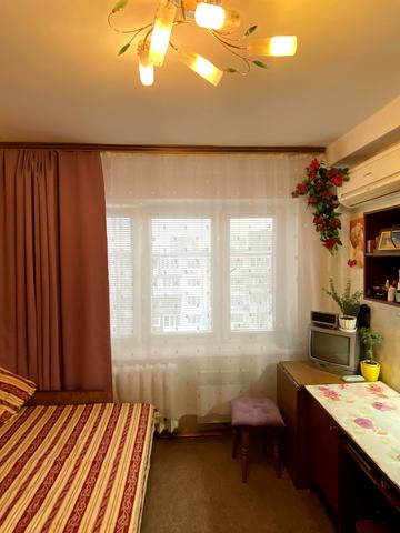 Юності вул., 7