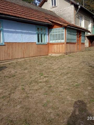 Будинок з землею