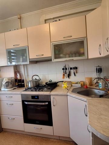 Металургів вул., 30