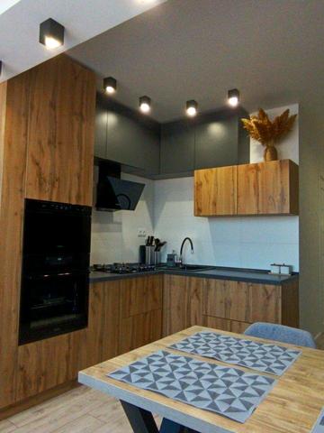 Захисників України вул., 5