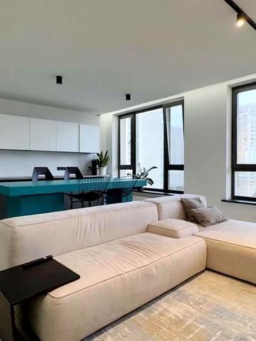 Вячеслава Чорновола вул., 8