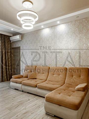 Павла Загребельного вул. (Миколи Раєвського), 28