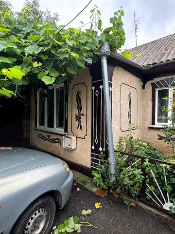 Продається частина будинку в Тиврові