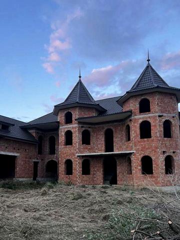 Продам новобудову.  Торг! Срочно!