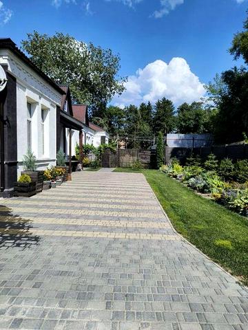 Будинок під житло або бізнес в центрі Городища — 248 м², 10 соток