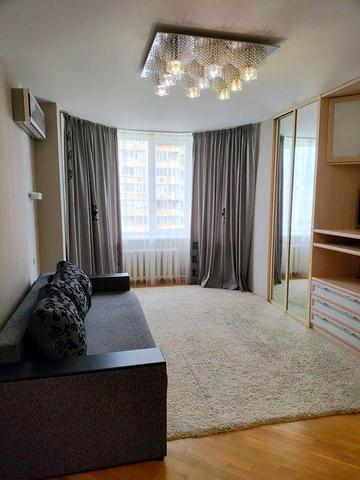 Продам 1 к.квартиру Ахматової Григоренко Дарницький р-н Метро Позняки