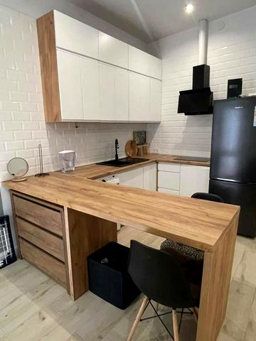 Вʼячеслава Чорновола просп. (), 23