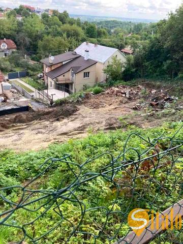 Міжгірна вул., 36