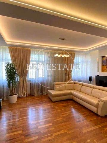 Ярославів Вал вул., 13