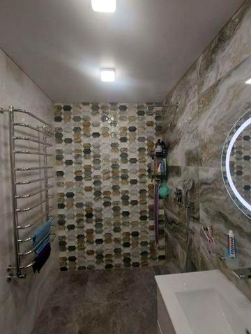 Сучасна 3к квартира з дорогим ремонтом.