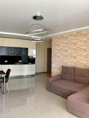 Михайла Грушевського вул. (Карла Лібкнехта), 85