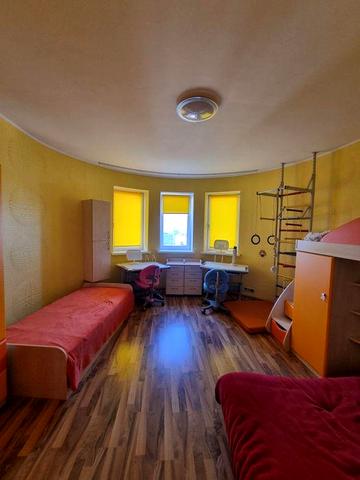 3комн квартира, Ахматовой 13, видовая, с мебелью