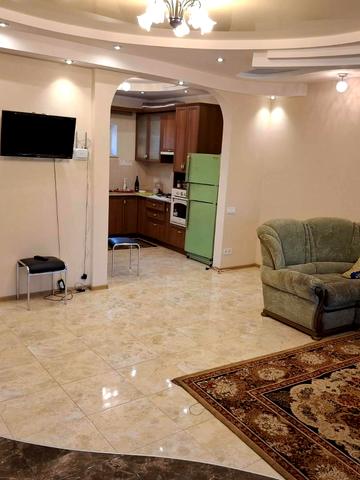 Приморська, 3