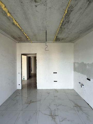 Продам 3-кімнатну квартиру в новобудові у центральній частині міста.