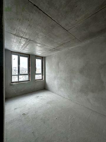 Топольна вул., 4