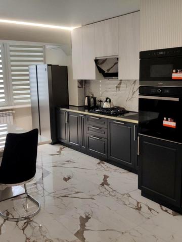 Захисників України вул., 3