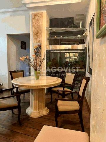 3к 2 пов Хрещатик 25 "Дім з зіркою" 100м , ст.м. Хрещатик