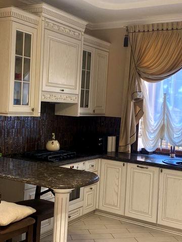 Центральна вул.