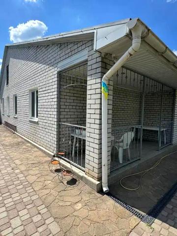 Ялтинська вул., 37