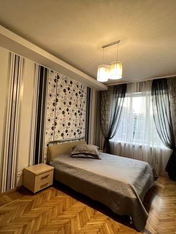 Продам власну 3-кімнатну квартиру в центрі міста!