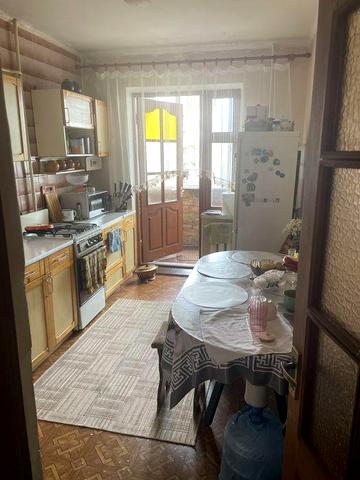 Продам 5-ти кімнатну квартиру