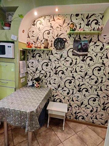 ПРОДА 2-ох кімнатну квартиру с гаражом по вул.Радіо