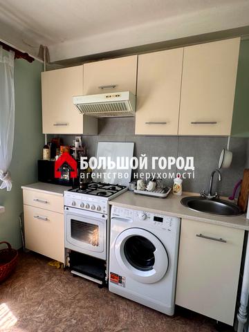 Чарівна вул., 125