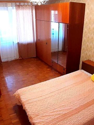 Продаж квартири поруч з метро Деміївська 100 м від входу