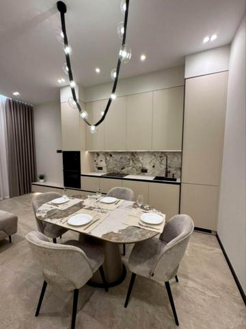 Університетська вул., 4