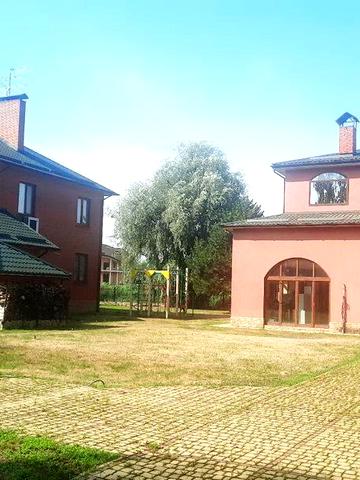 Центральна вул., 16