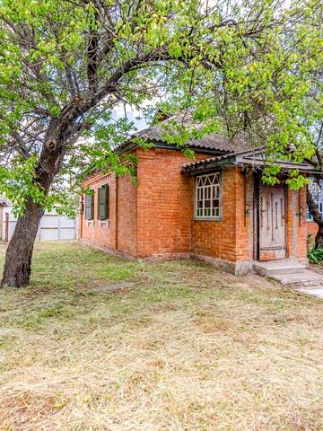 Центральна, 1