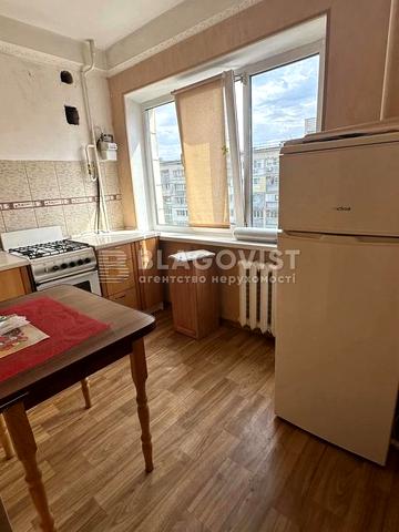 Кловський узвіз, 24