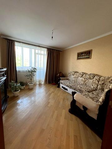 Євгена Коновальця вул., 124А