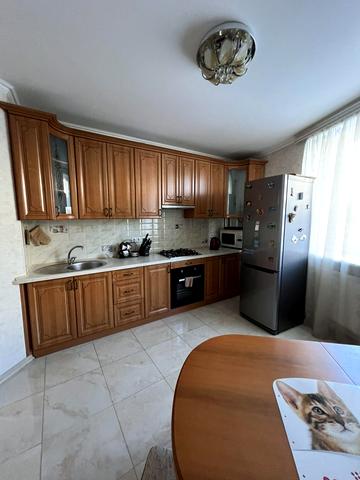 Євгена Коновальця вул., 124А