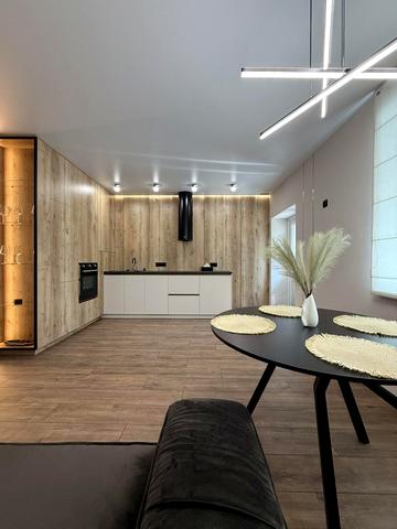 Львівська вул., 4