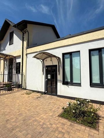 Василя Стуса вул., 8