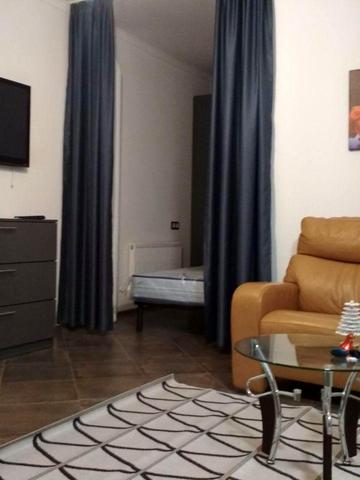 Оксамитова вул., 20-А