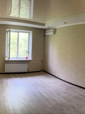 Продається 2 кімнатна квартира в Металургійному районі .