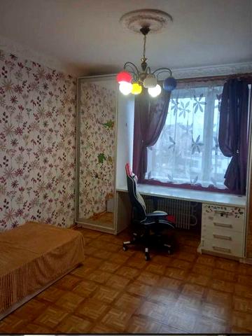 Продам 4 комнатную квартиру (переделана в 3 ком),метро Победа 5 минут.