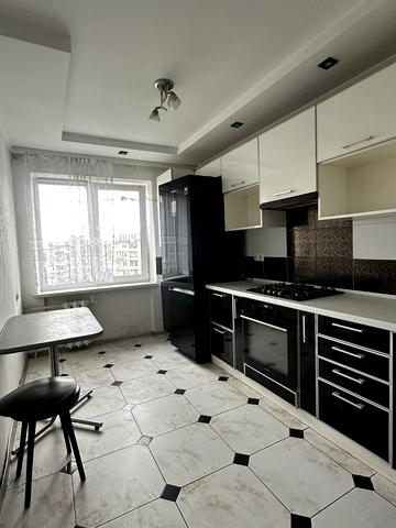 Євгена Патона вул., 2/4