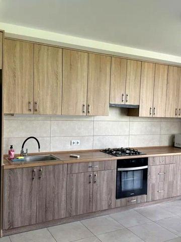 Будівельників вул., 5