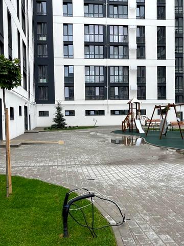 Данила Галицького вул., 25