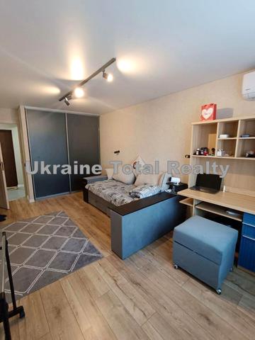 Георгія Гонгадзе просп. (Радянської України), 1/102