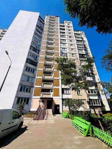 Ахматової 4, з меблями і технікою. Господар