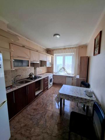 Давида Ойстраха вул. (Затонського), 1